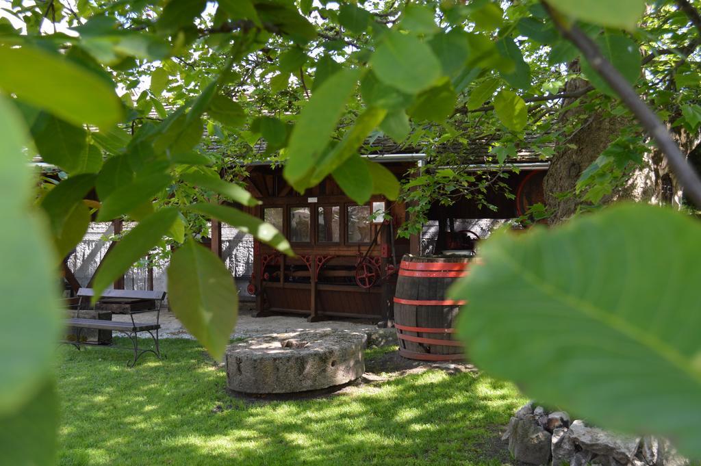 Pápa 艾迪福马鲁姆佛家度巴洛克尤德瓦达旅馆酒店 外观 照片